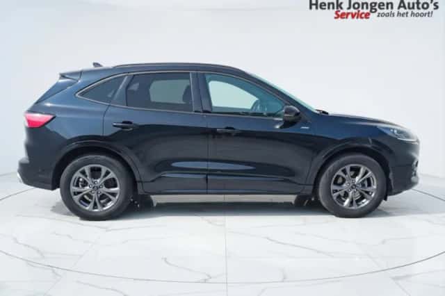 Ford Kuga (2023) thumbnail 2