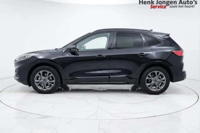 Ford Kuga (2023) thumbnail 5