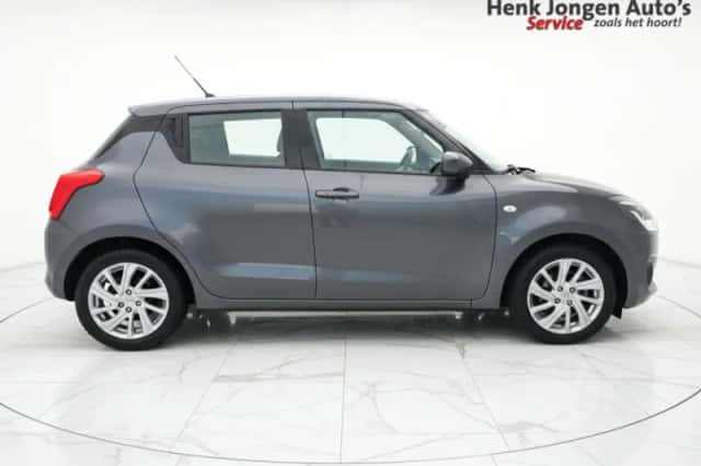 Suzuki Swift (2021) thumbnail 2