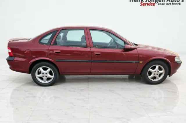 Opel Vectra (1997) thumbnail 2
