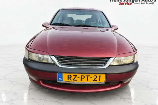 Opel Vectra (1997) thumbnail 3
