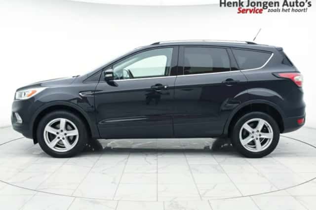 Ford Kuga (2017) thumbnail 5