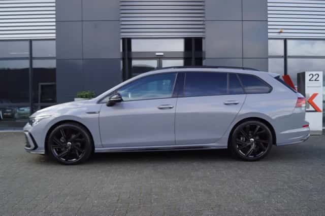 Volkswagen Golf (2024) thumbnail 5