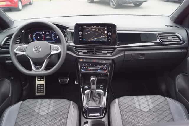Volkswagen T-Roc (2024) thumbnail 4