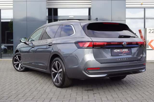 Volkswagen Passat (2024) thumbnail 2