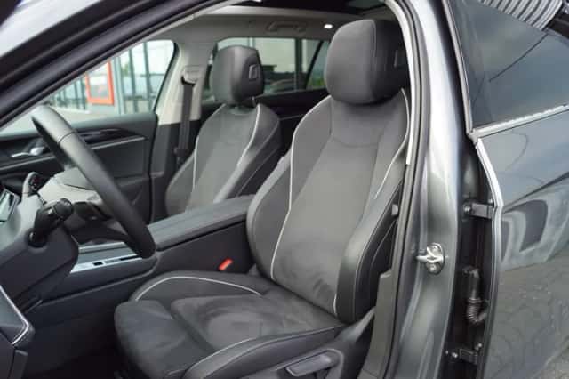 Volkswagen Passat (2024) thumbnail 3