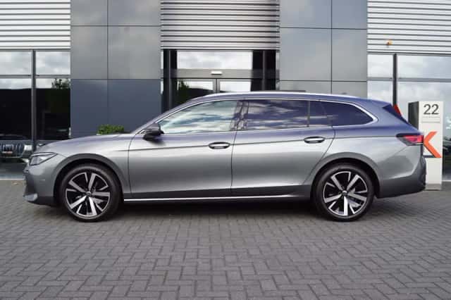 Volkswagen Passat (2024) thumbnail 5