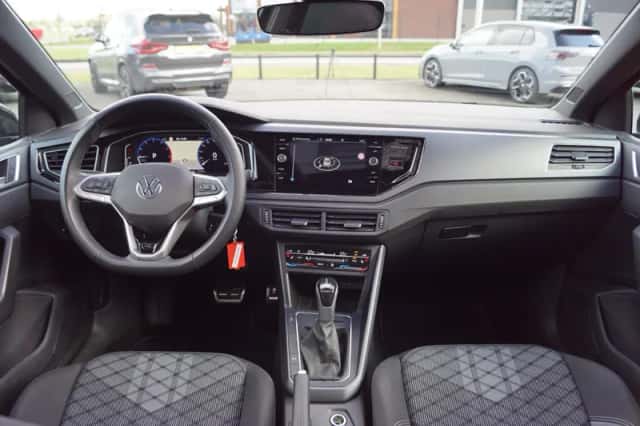 Volkswagen Polo (2024) thumbnail 4