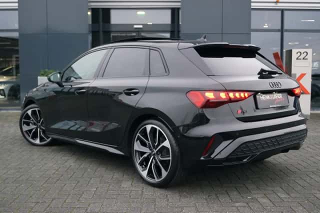Audi A3 (2024) thumbnail 2
