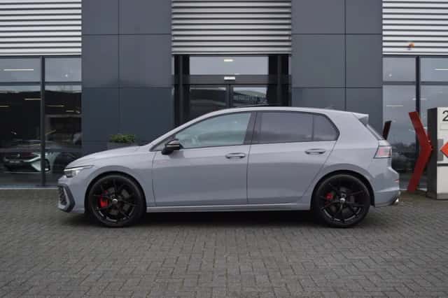 Volkswagen Golf (2024) thumbnail 5