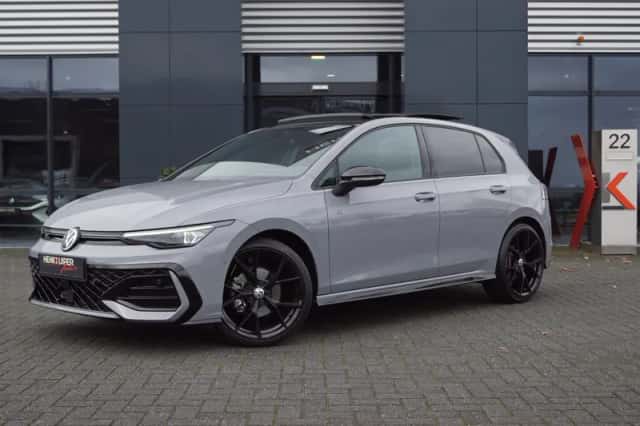 Volkswagen Golf (2024) thumbnail 1