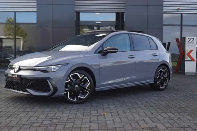 Volkswagen Golf (2024) thumbnail 2