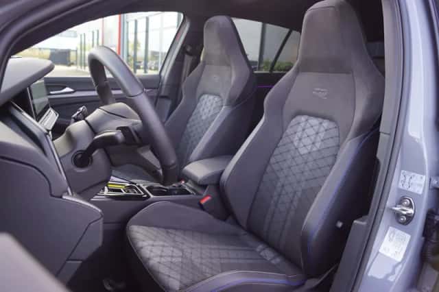 Volkswagen Golf (2024) thumbnail 4