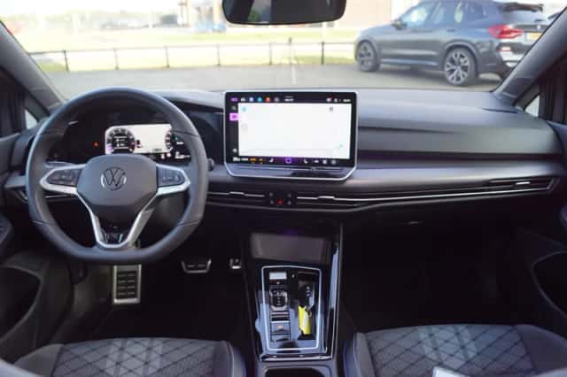 Volkswagen Golf (2024) thumbnail 5