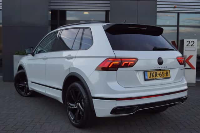 Volkswagen Tiguan (2022) thumbnail 2