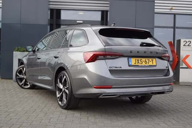 Škoda Octavia (2022) thumbnail 2