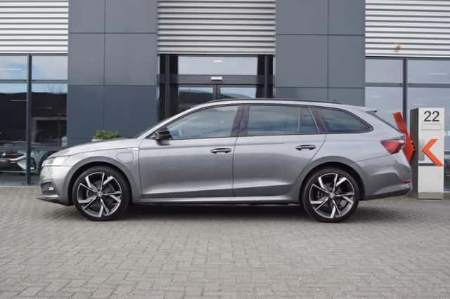 Škoda Octavia (2022) thumbnail 5