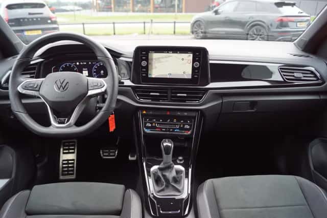 Volkswagen T-Roc (2025) thumbnail 4