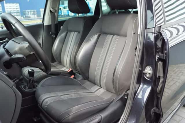 Volkswagen Polo (2012) thumbnail 3