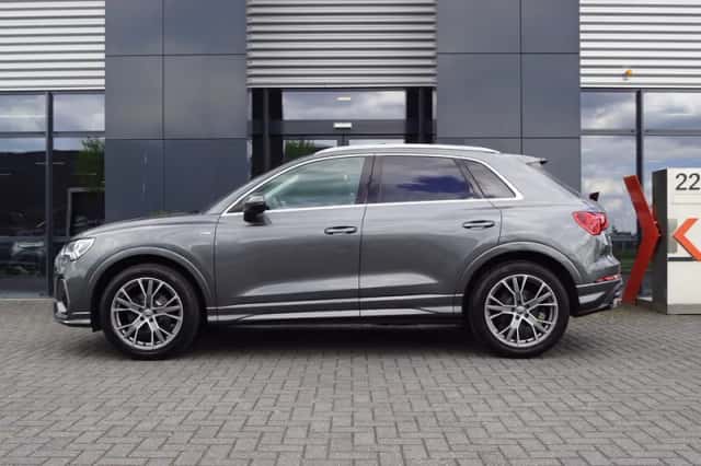 Audi Q3 (2019) thumbnail 5