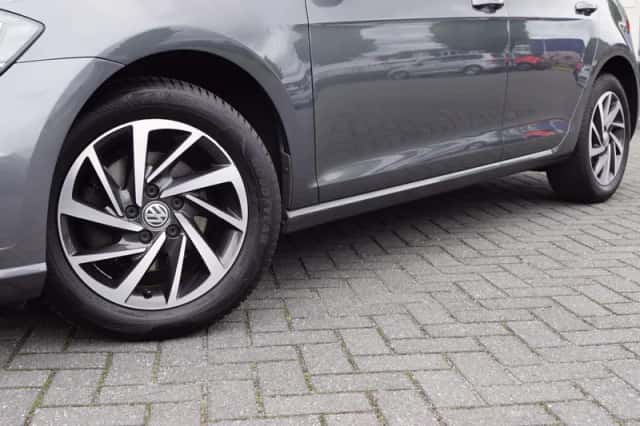 Volkswagen Golf (2017) thumbnail 6