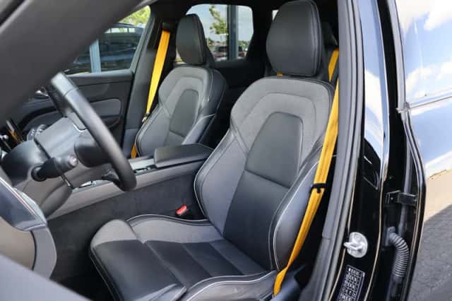 Volvo XC60 (2023) thumbnail 3