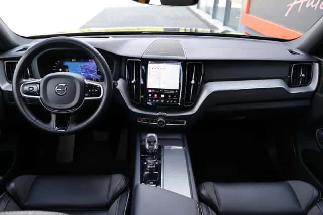 Volvo XC60 (2023) thumbnail 4