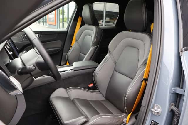 Volvo XC60 (2023) thumbnail 3