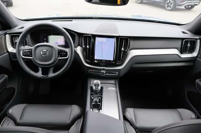 Volvo XC60 (2023) thumbnail 4