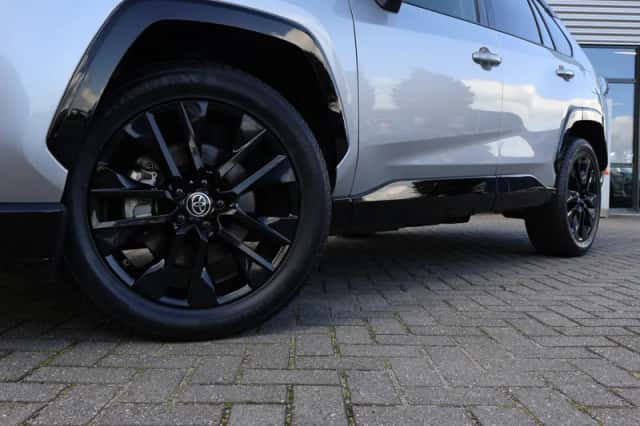 Toyota RAV4 (2025) thumbnail 5