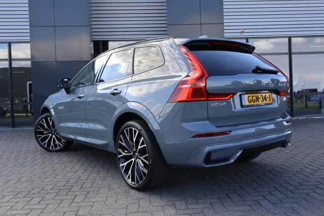 Volvo XC60 (2024) thumbnail 2