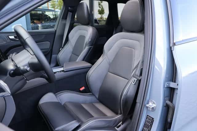 Volvo XC60 (2024) thumbnail 3