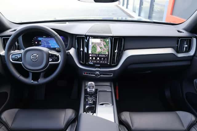 Volvo XC60 (2024) thumbnail 4