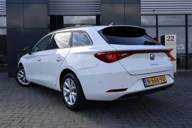 SEAT Leon (2022) thumbnail 2