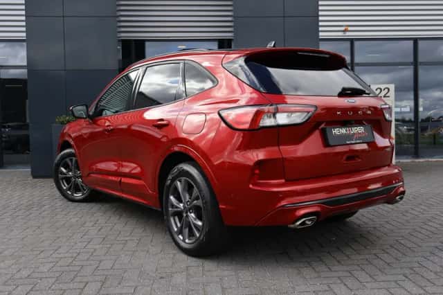 Ford Kuga (2023) thumbnail 2