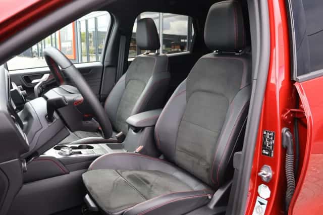 Ford Kuga (2023) thumbnail 3