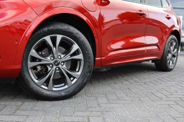 Ford Kuga (2023) thumbnail 6