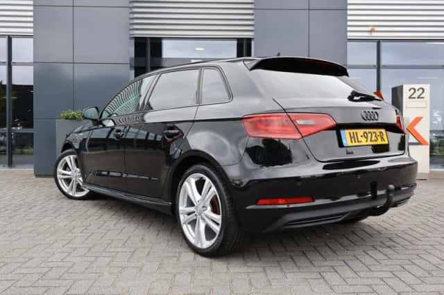 Audi A3 (2015) thumbnail 2