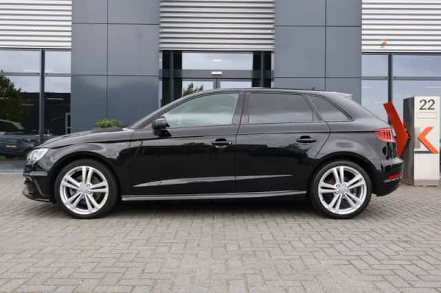Audi A3 (2015) thumbnail 5