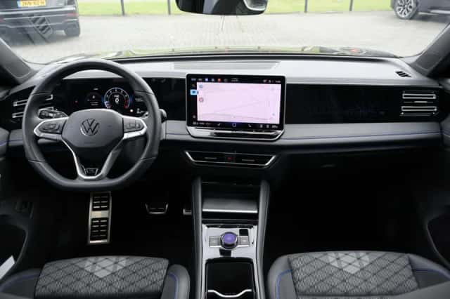 Volkswagen Tiguan (2024) thumbnail 3