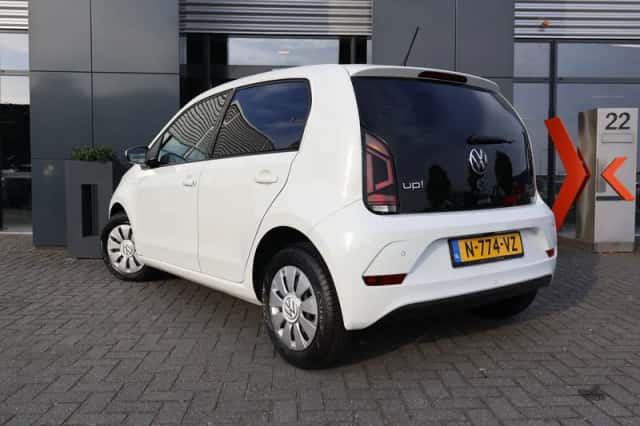 Volkswagen Up! (2021) thumbnail 2