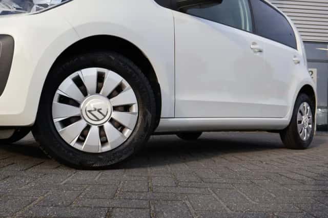 Volkswagen Up! (2021) thumbnail 6