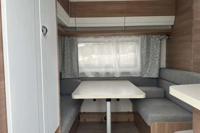 Hobby De Luxe (2023) thumbnail 5