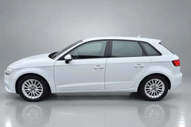 Audi A3 (2016) thumbnail 2