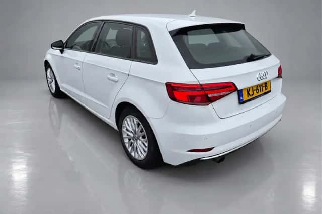 Audi A3 (2016) thumbnail 3