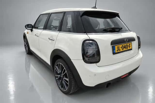 MINI One (2016) thumbnail 3