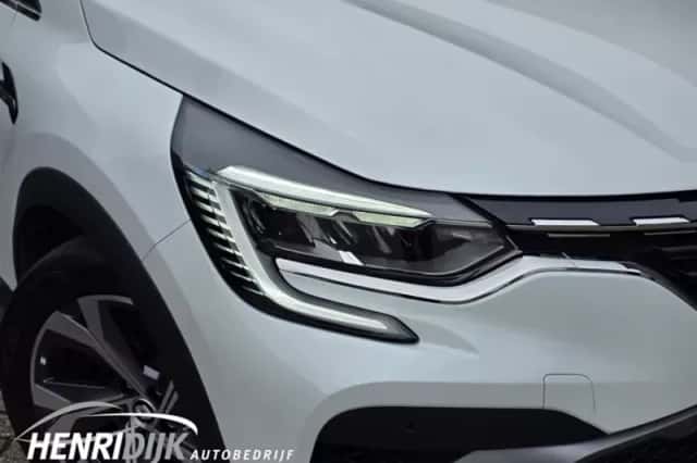 Renault Captur (2022) thumbnail 2