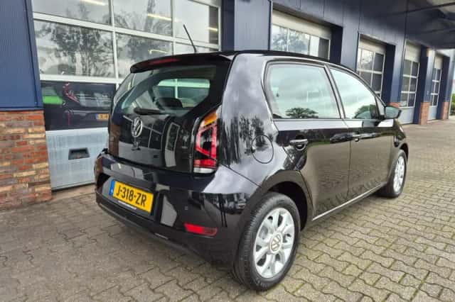 Volkswagen Up! (2020) thumbnail 2