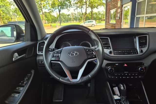 Hyundai Tucson (2015) thumbnail 3
