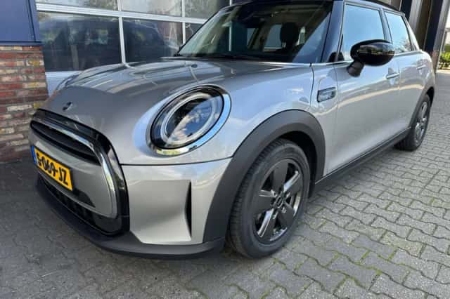 MINI Cooper (2023) thumbnail 1